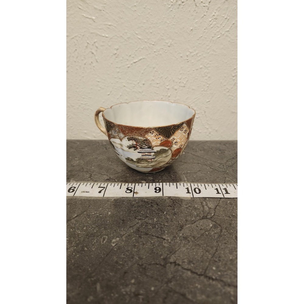 Japanese Kutani Style Porcelain Teacup Hand‎ Painted Gilded Gold Scalloped Rim